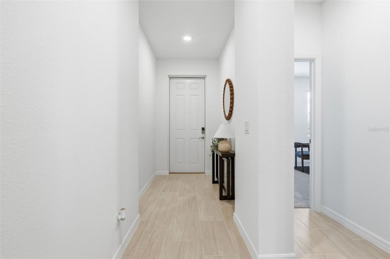 Photo 2 of 20: Foyer