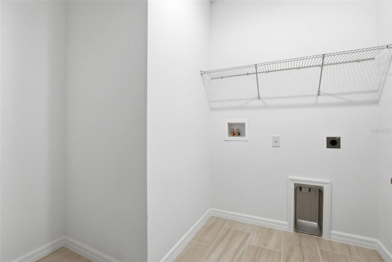 Photo 19 of 20: Laundry Room