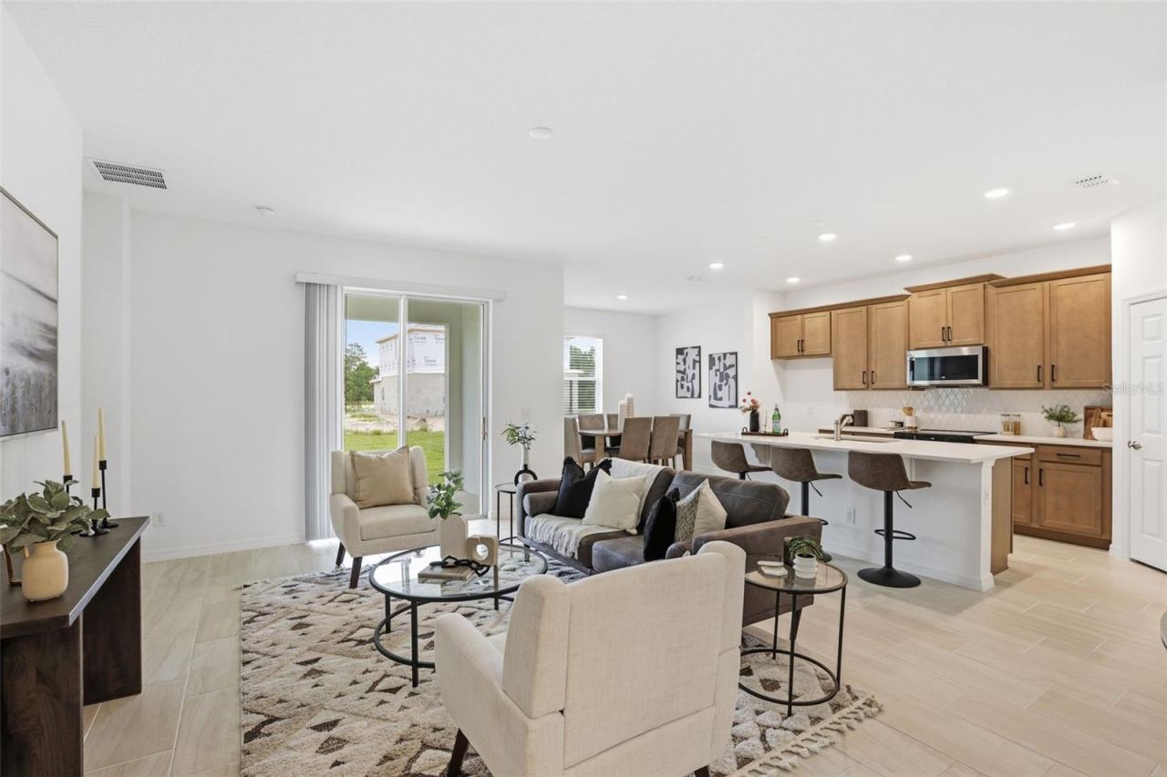 Photo 12 of 20: Great Room / Kitchen