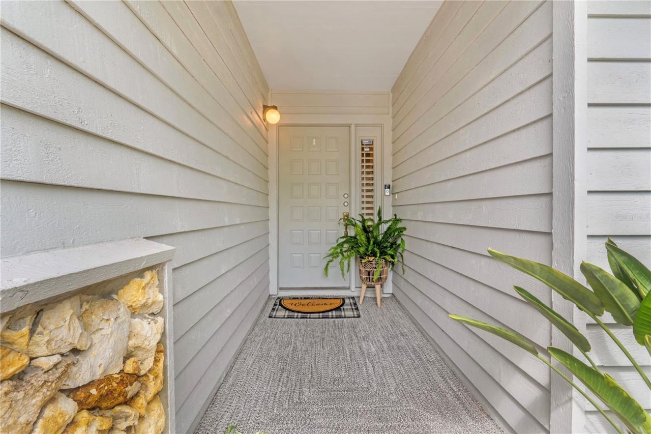 Photo 5 of 20: exterior entry