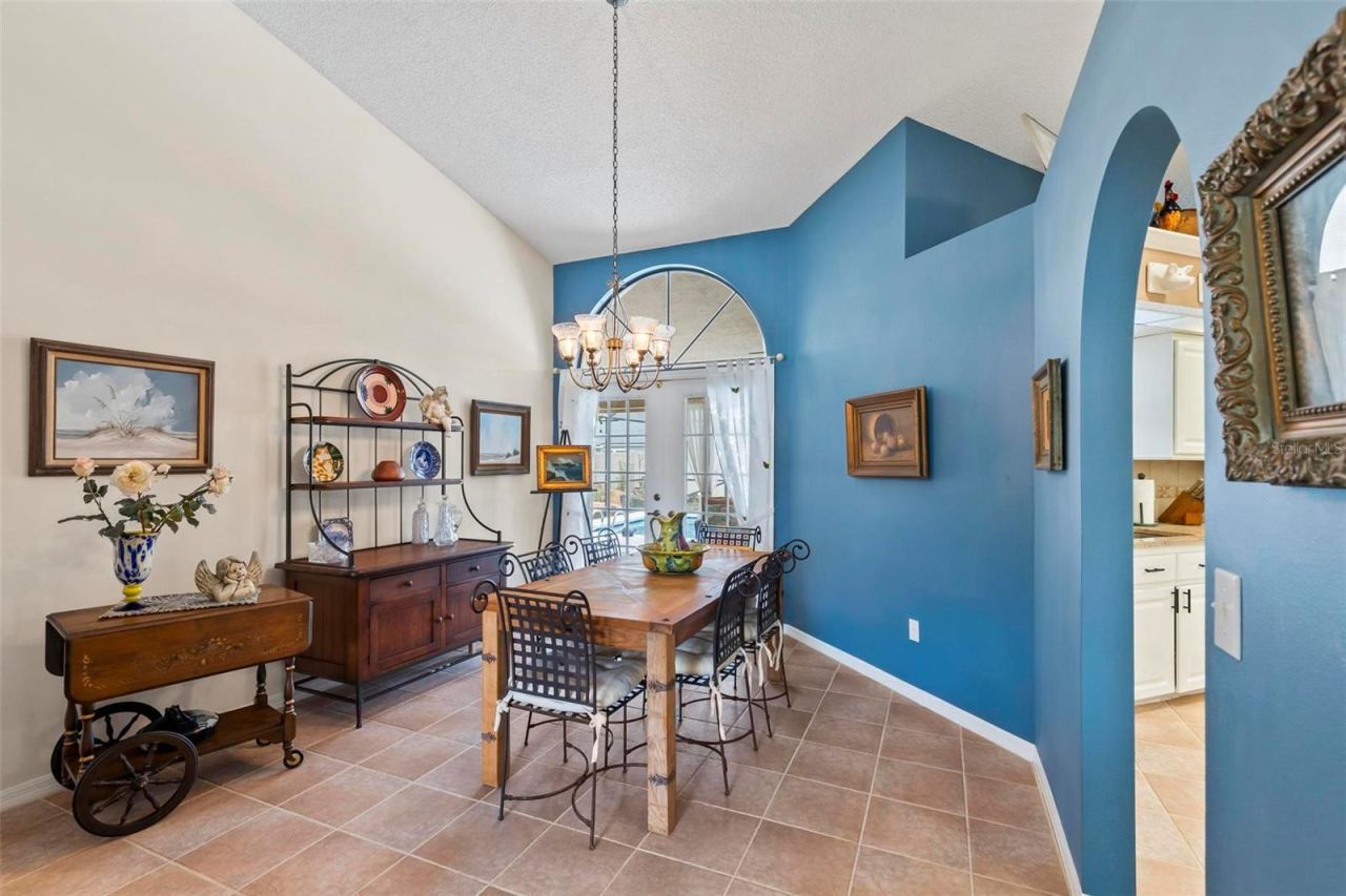Photo 11 of 20: Dining Room