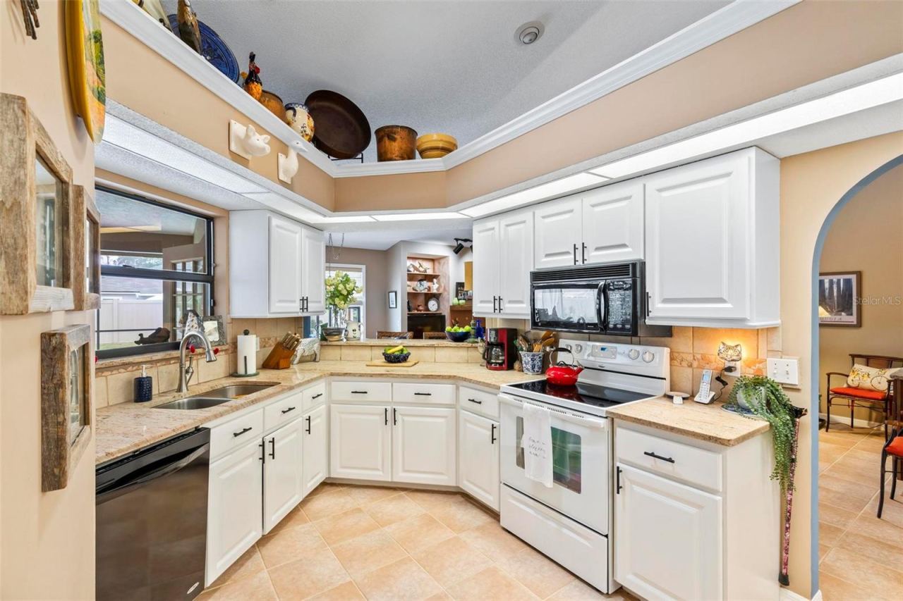 Photo 15 of 20: Kitchen has serving window to Lanai and breakfast room