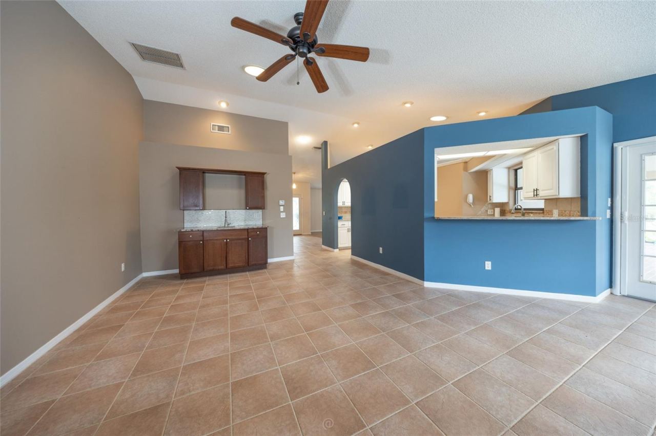 Photo 12 of 20: Den w built-in wet bar - vacant