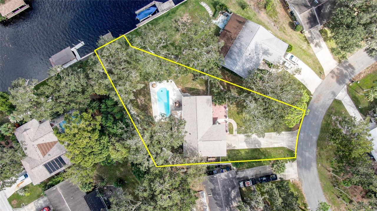 Photo 6 of 18: 25 ft on canal leads to Intracoastal