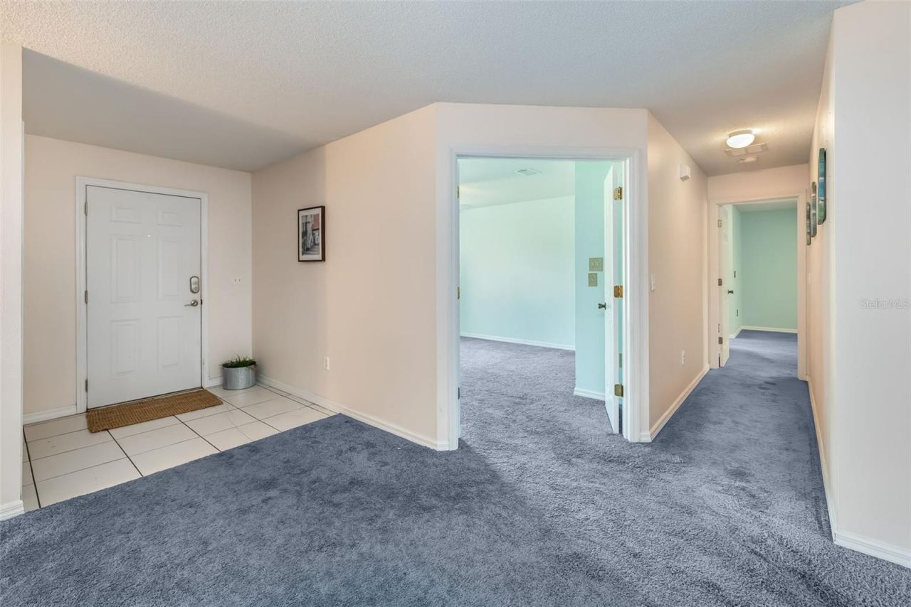 Photo 8 of 20: front enterance