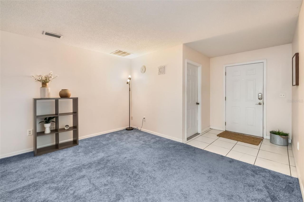 Photo 9 of 20: sitting room