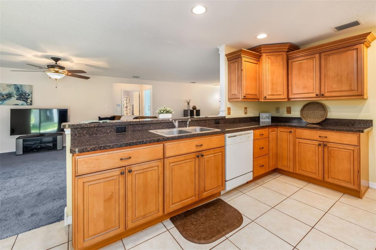 Photo 14 of 20: Kitchen