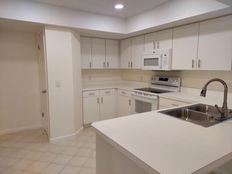 Photo 6 of 13: Kitchen