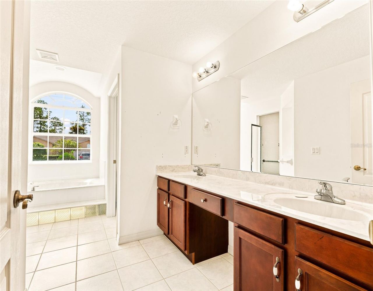 Photo 11 of 20: Bathroom