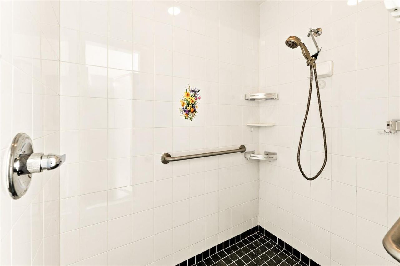 Photo 13 of 20: Shower