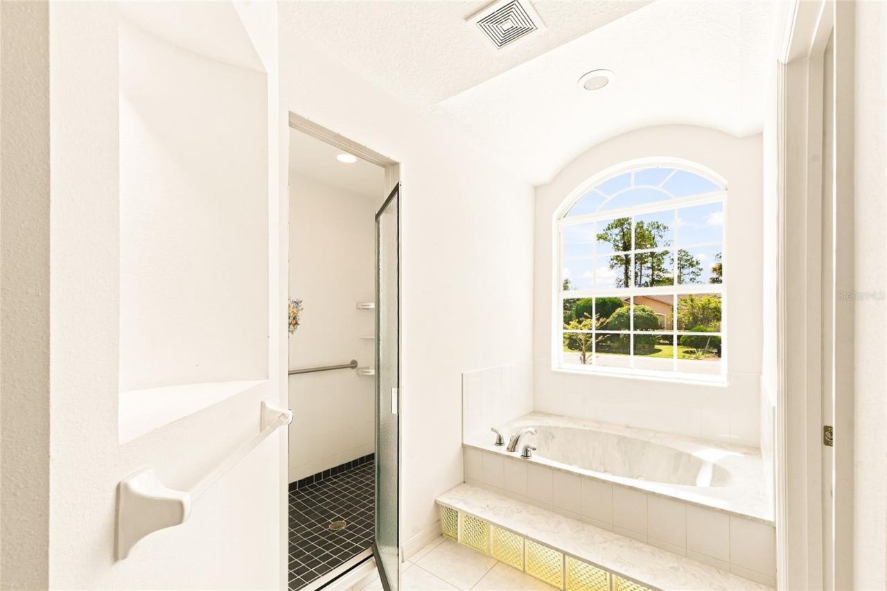 Photo 12 of 20: Bathroom