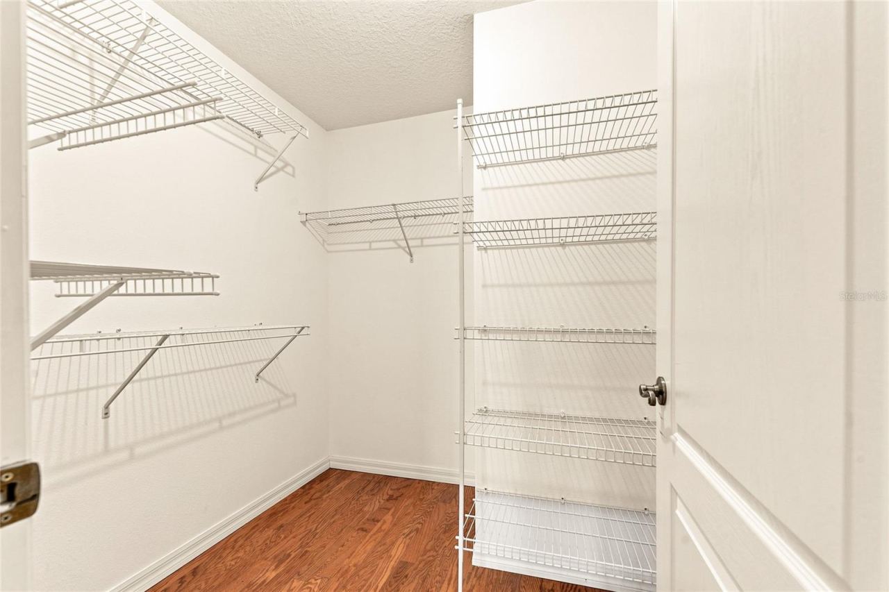 Photo 10 of 20: Closet
