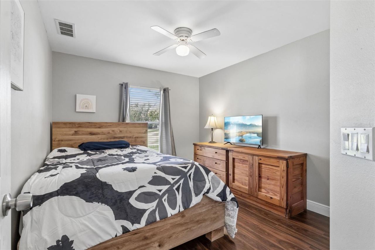 Photo 13 of 20: Sizeable secondary bedroom