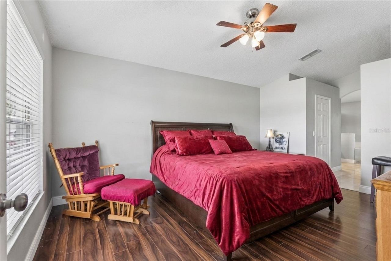 Photo 20 of 20: Private owner's retreat offering generous space, and great natural light.