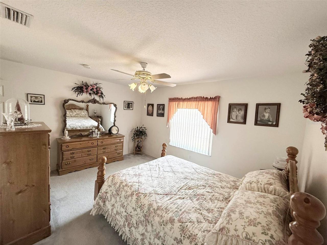 Photo 19 of 20: Bedroom