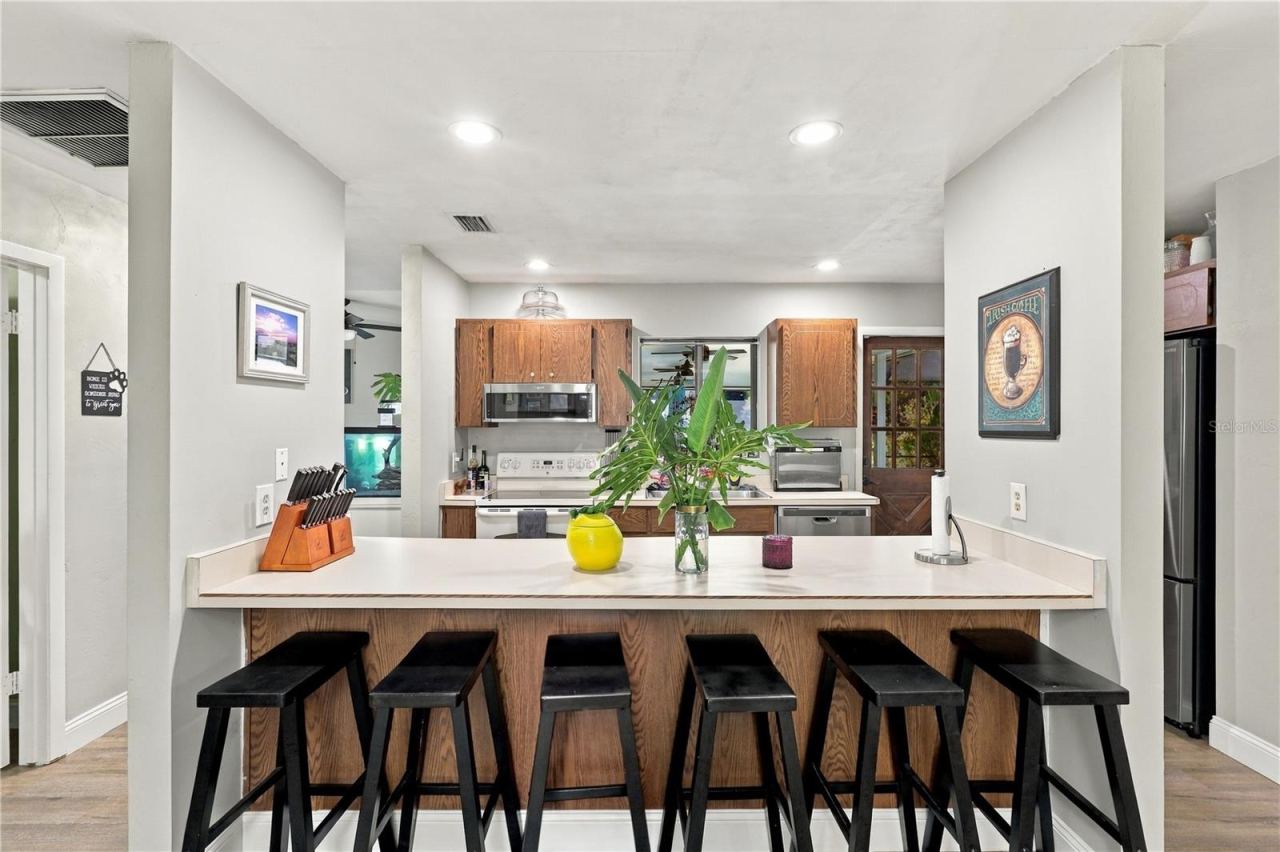 Photo 18 of 20: Breakfast Bar/Kitchen