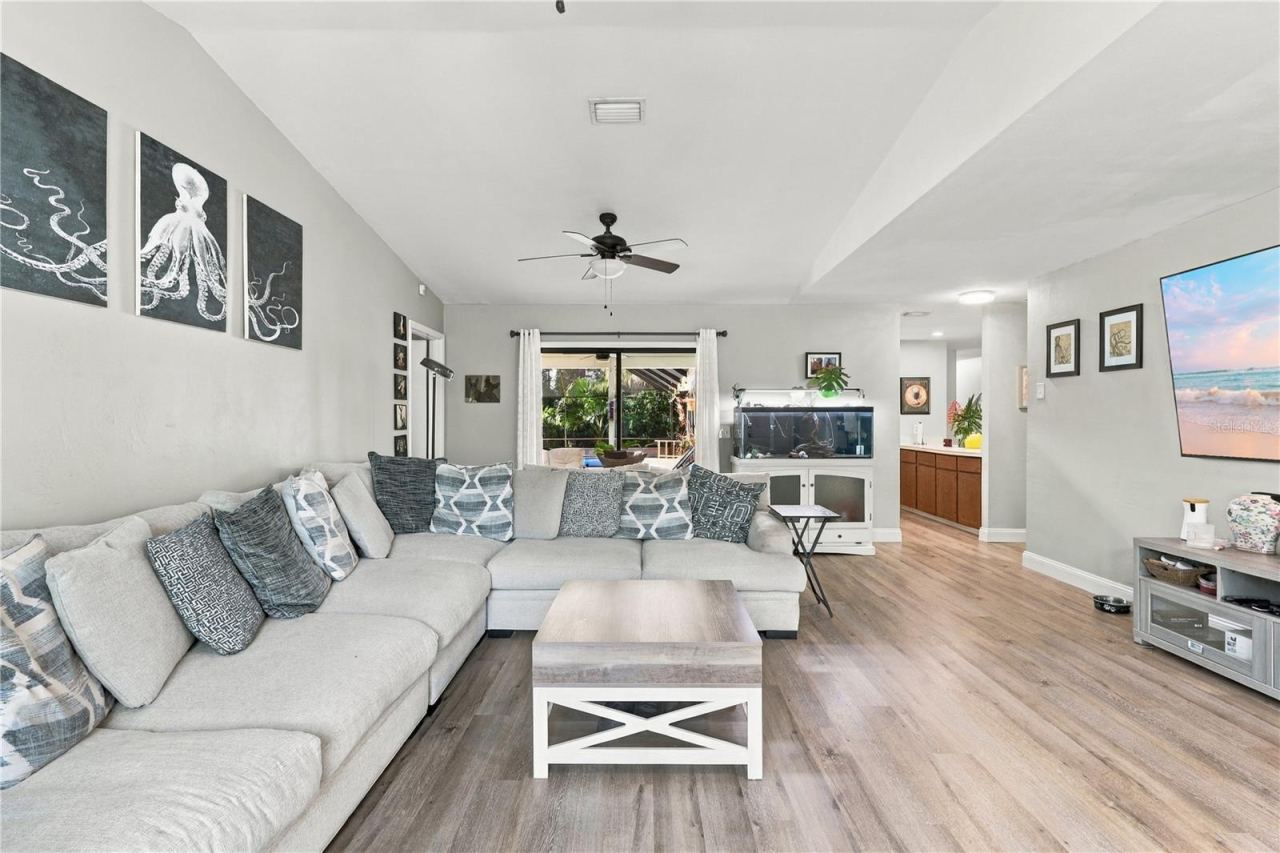 Photo 11 of 20: Large Living Room, Lots of Light