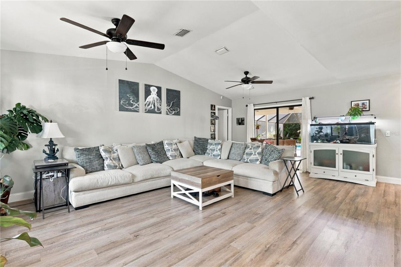 Photo 9 of 20: View From Front Door into Living Room