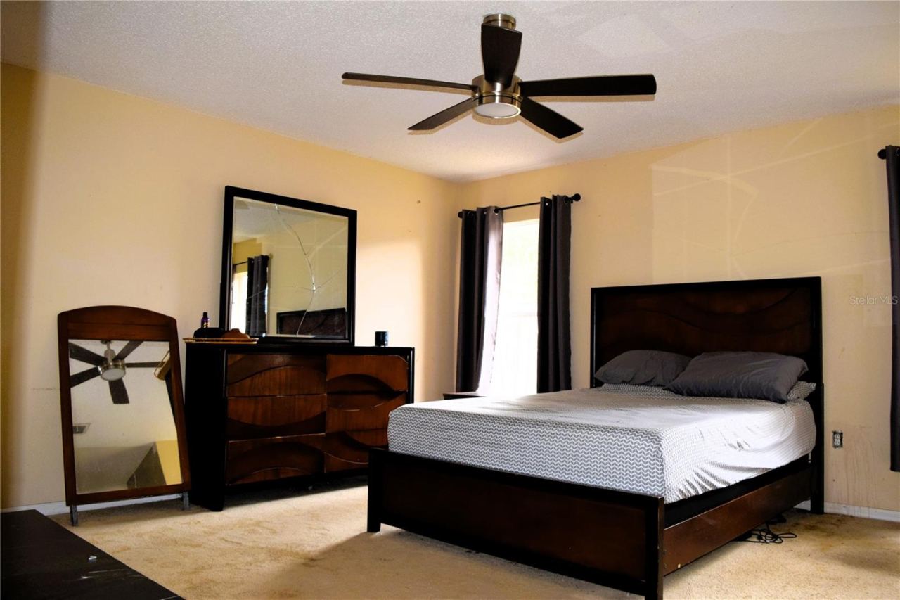 Photo 11 of 19: master Bedroom