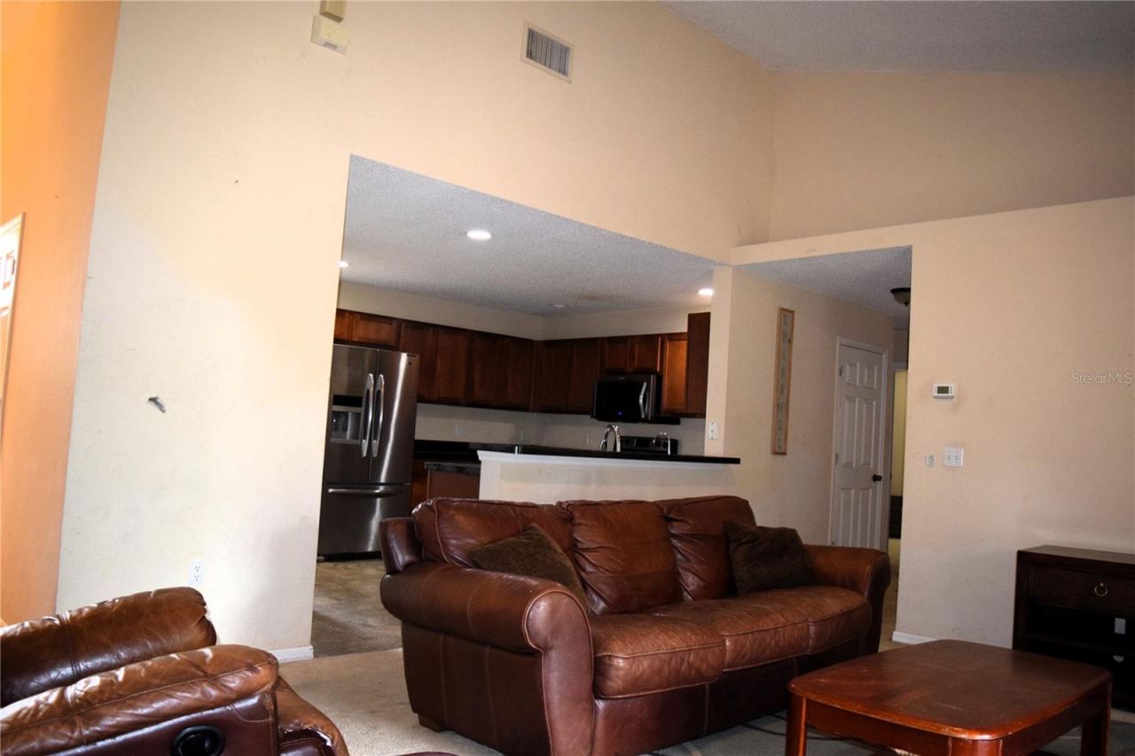Photo 7 of 19: Living room