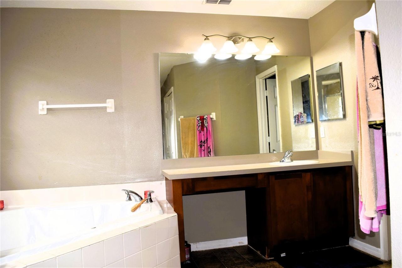 Photo 14 of 19: Master Bath