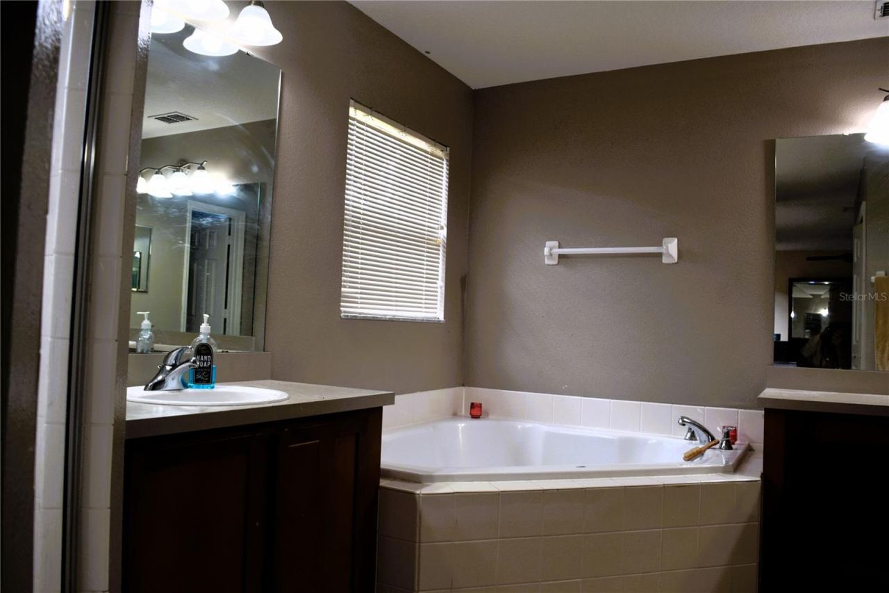 Photo 13 of 19: Master Bath