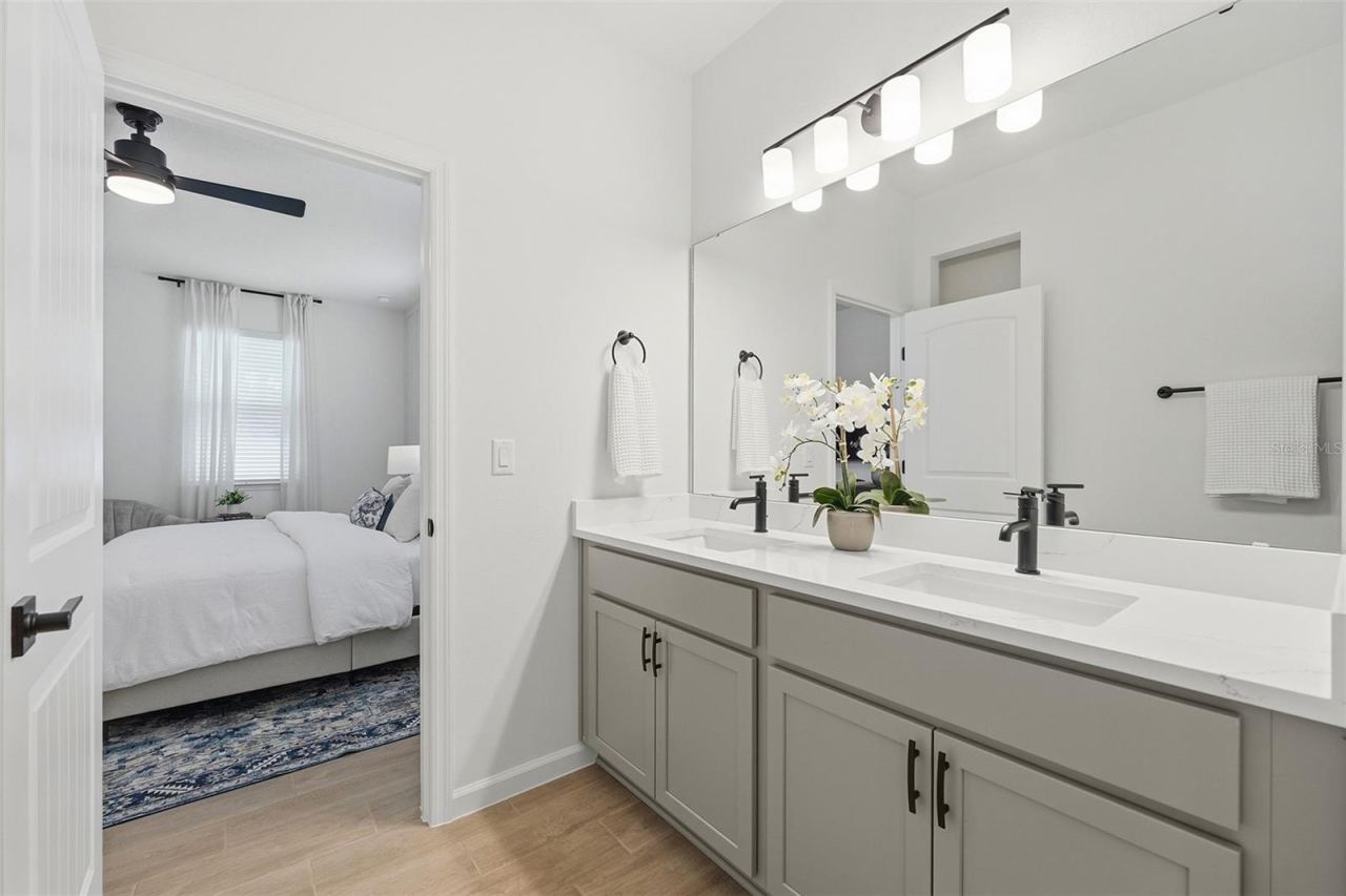 Photo 5 of 9: Master Bathroom