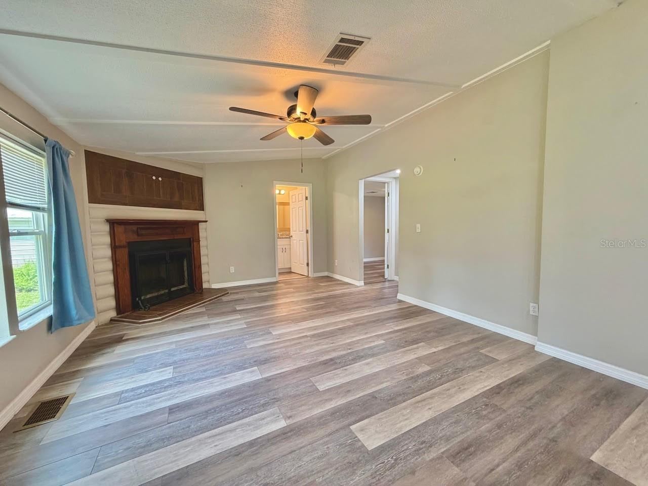 Photo 15 of 20: Dining area with fireplace