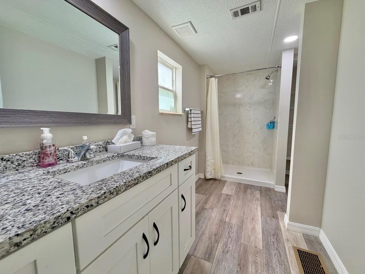 Photo 16 of 20: Master bath