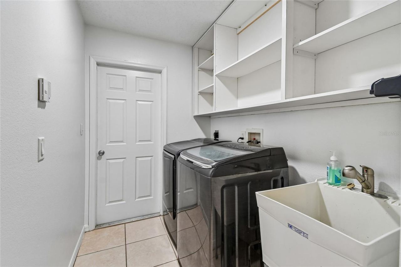 Photo 18 of 20: Laundry Room