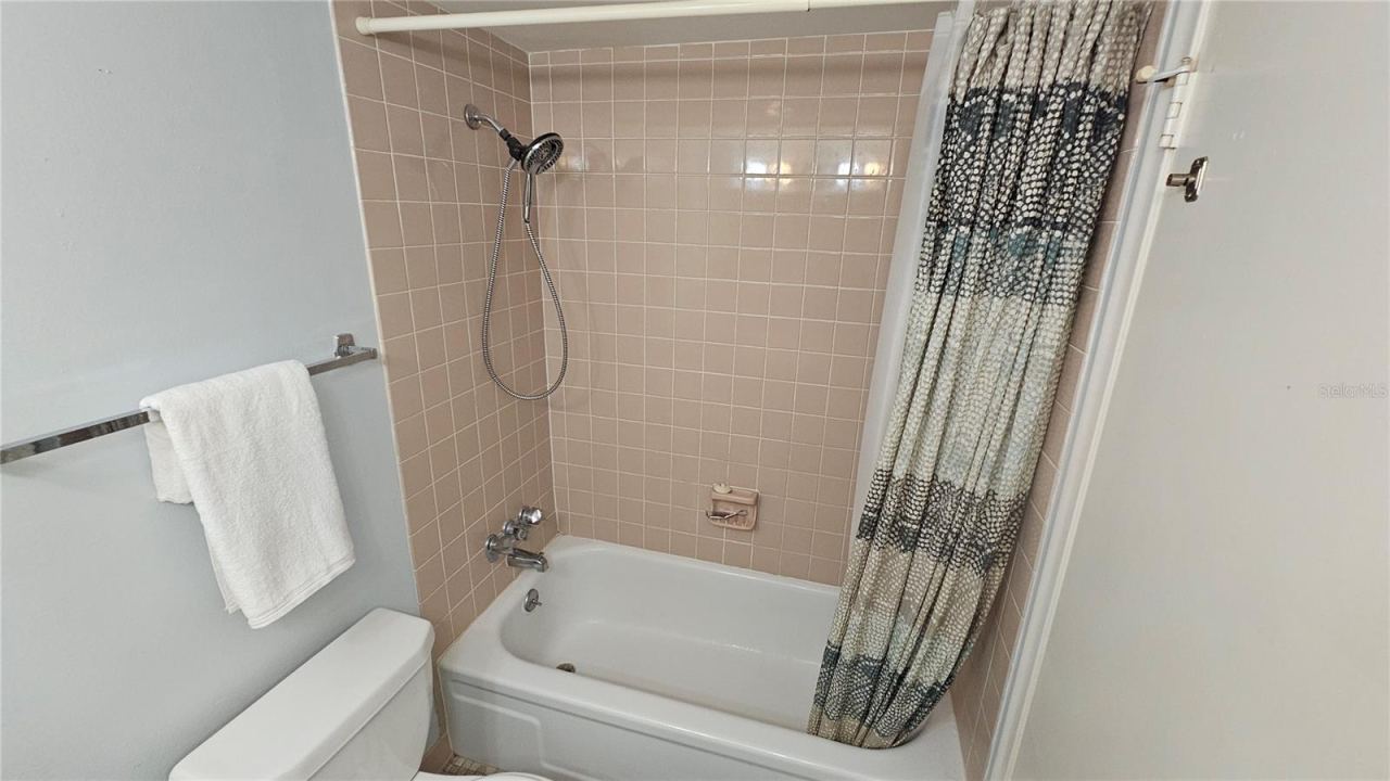 Photo 18 of 20