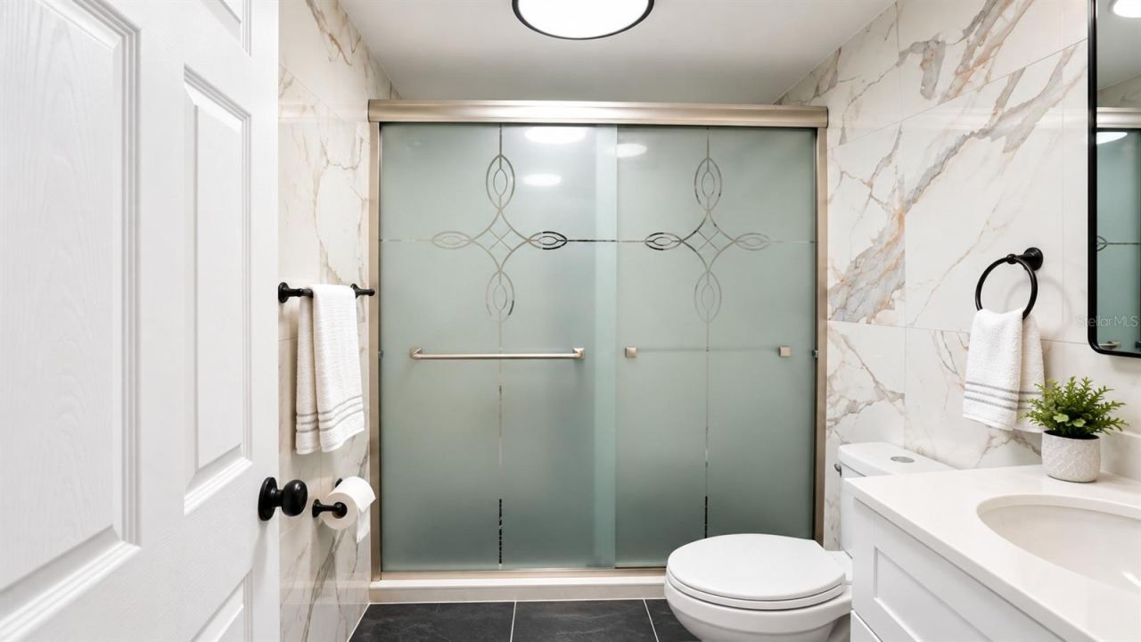 Photo 7 of 16: Master Bathroom