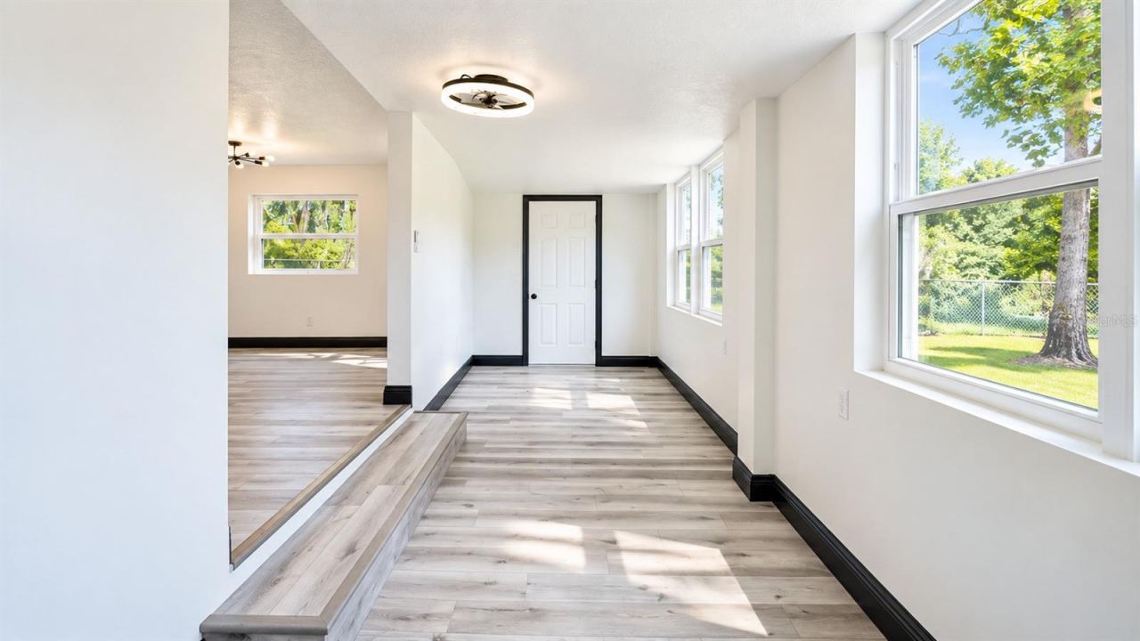 Photo 2 of 16: Anteroom & 2 Entrance