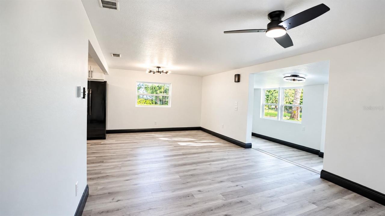 Photo 3 of 16: Dinning room