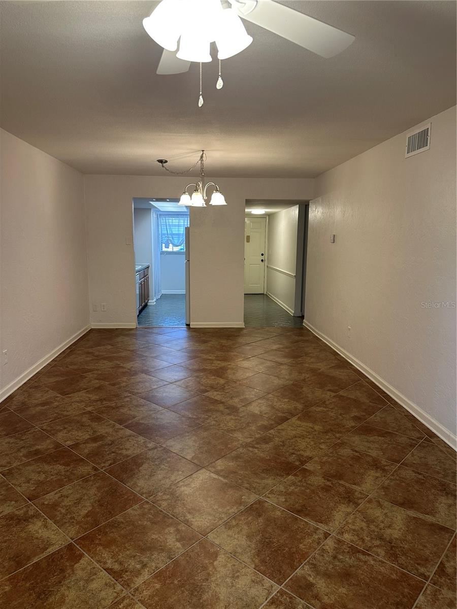 Photo 5 of 17: Living/Dining Room