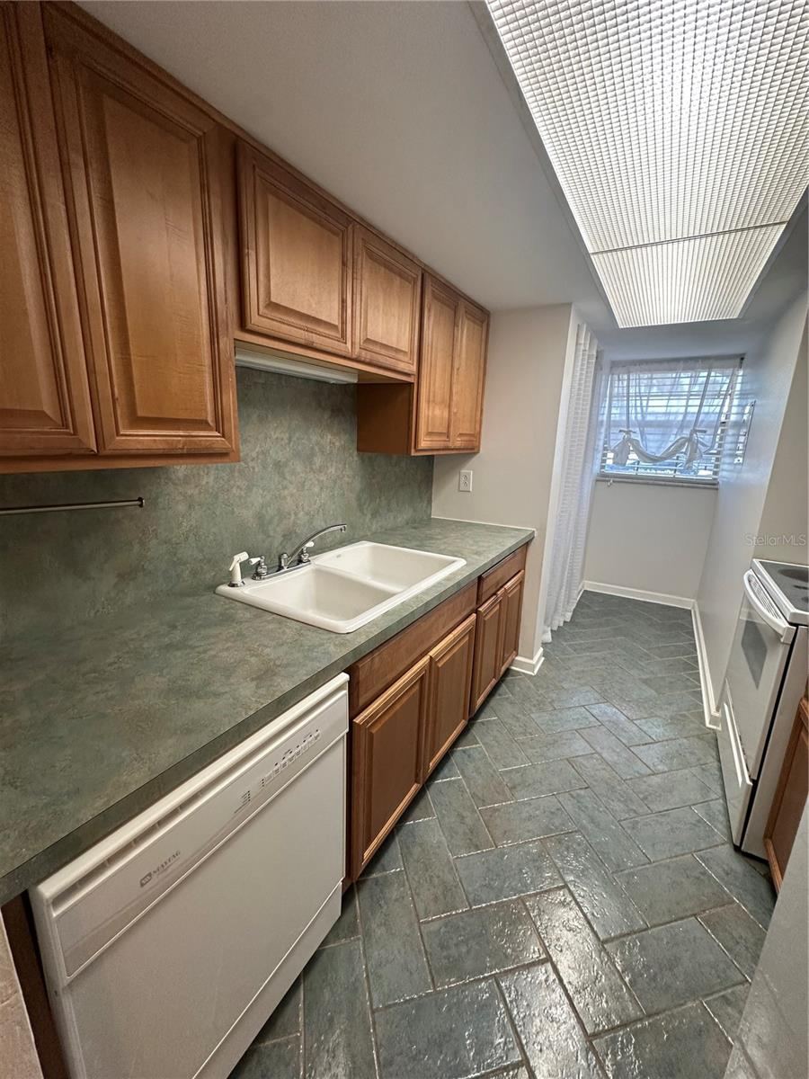 Photo 6 of 17: Kitchen