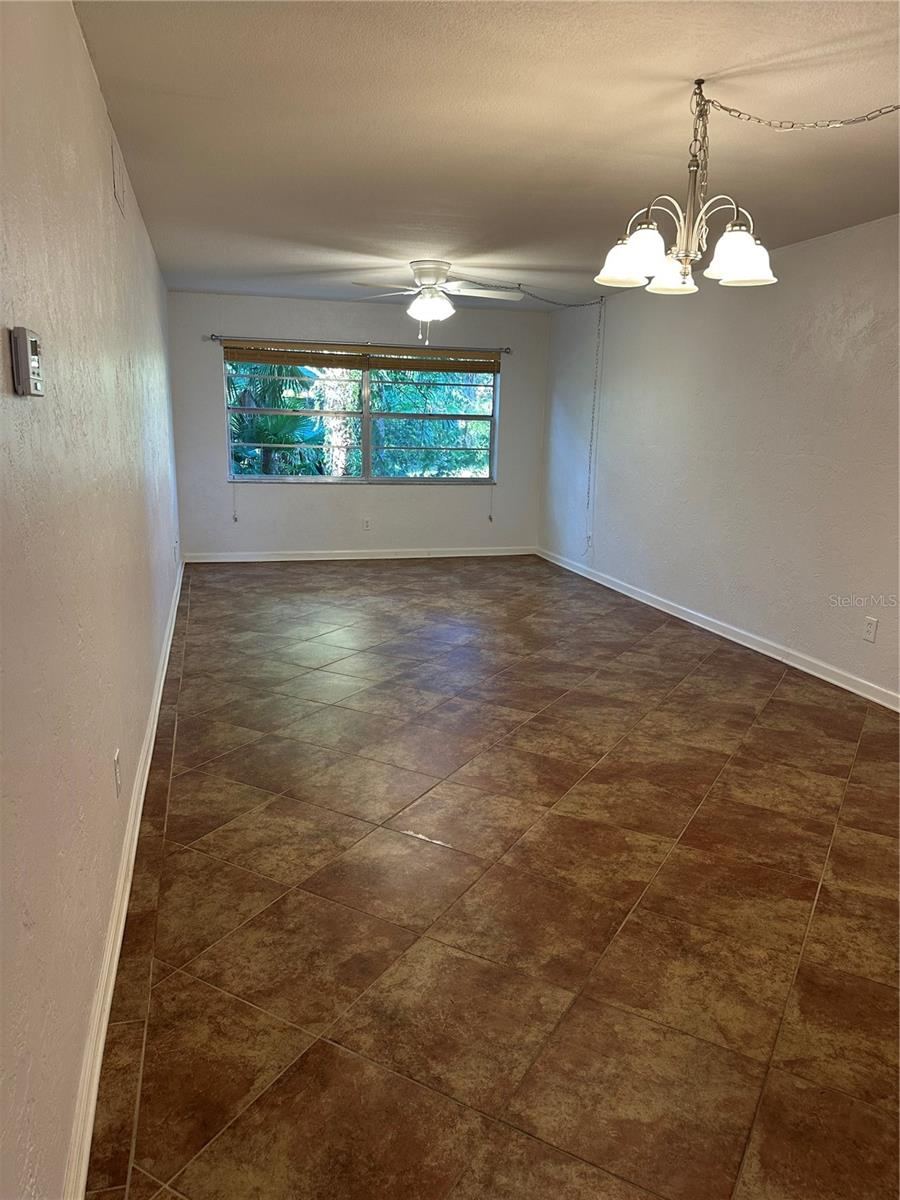Photo 4 of 17: Living/Dining Room