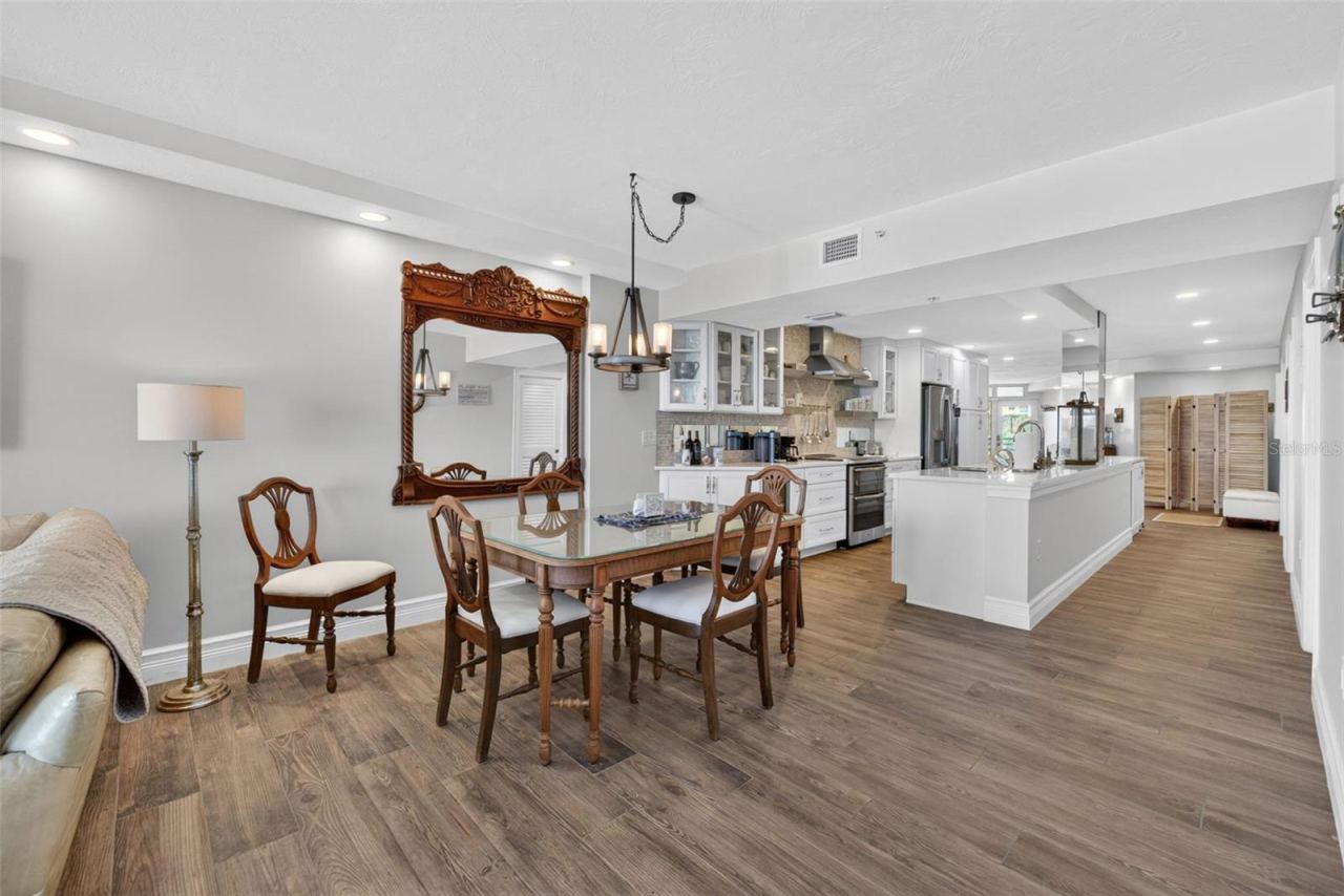 Photo 16 of 20: Dining Area