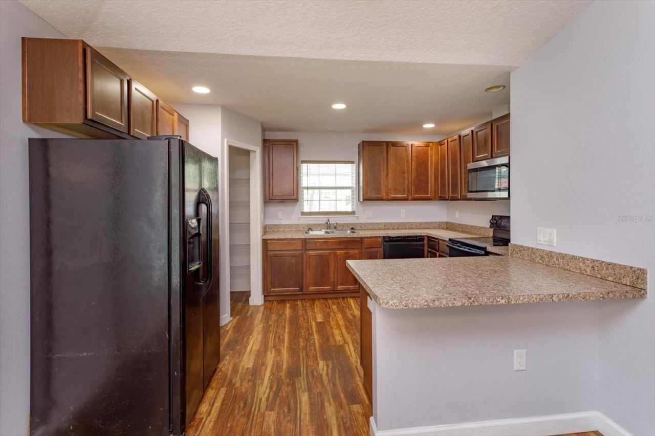Photo 6 of 15: Kitchen