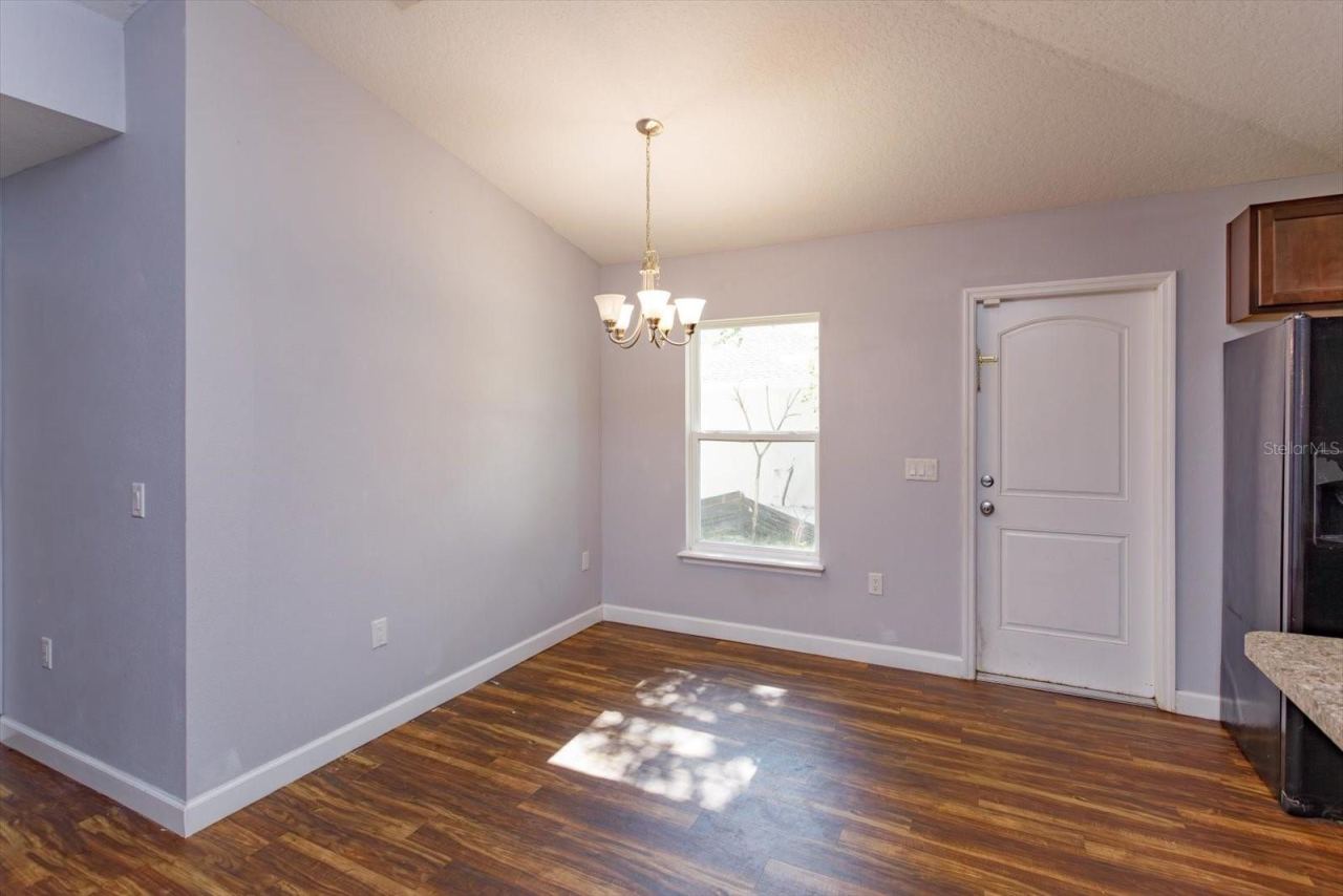 Photo 5 of 15: Dining Room