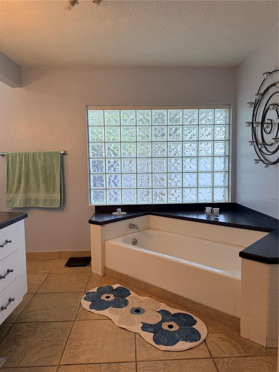 Photo 10 of 20: Primary Bath
