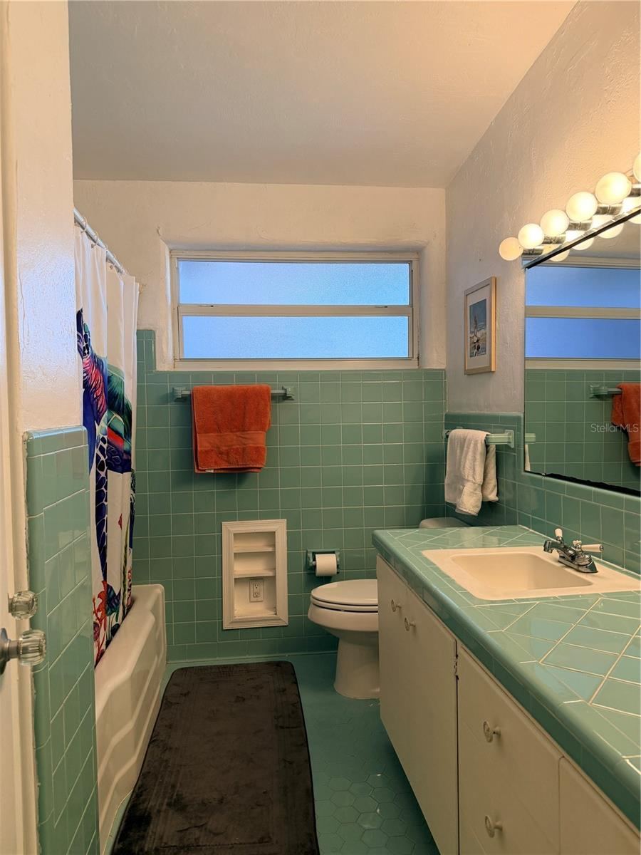 Photo 8 of 20: Bathroom 3
