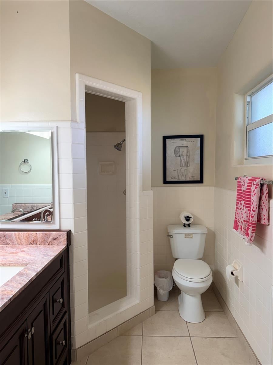Photo 12 of 20: 2nd primary bathroom