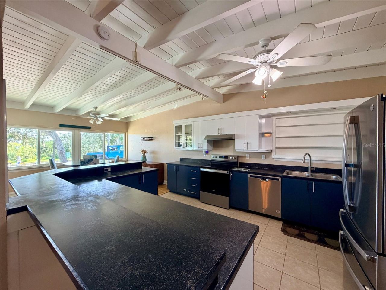 Photo 18 of 20: kitchen