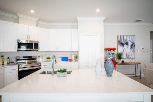 Photo 4 of 20: Model home - actual features may vary.