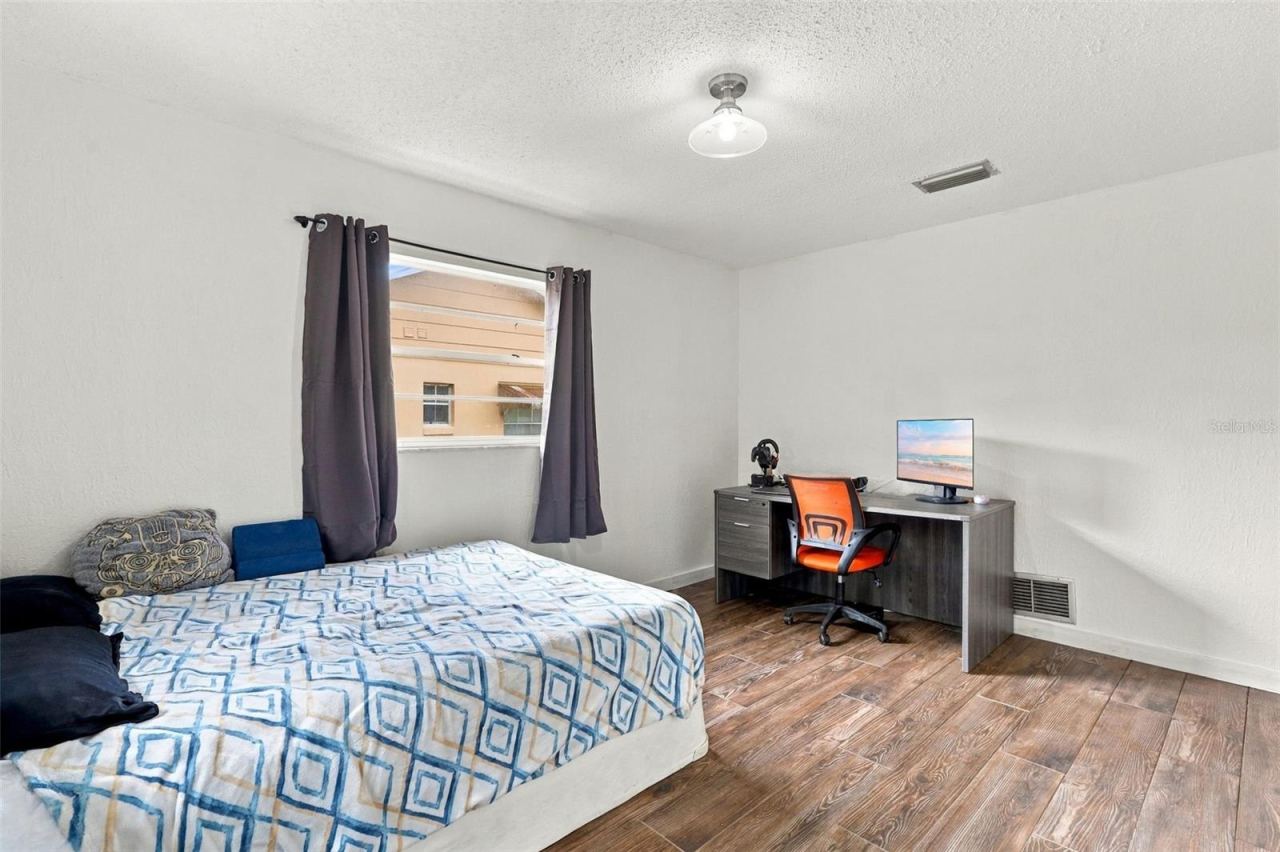 Photo 18 of 20: Guest Bedroom