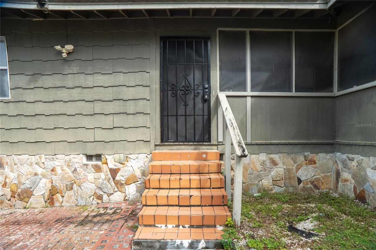 Photo 4 of 20: Front Door is on the side be cautious on the stairs, slippery when wet