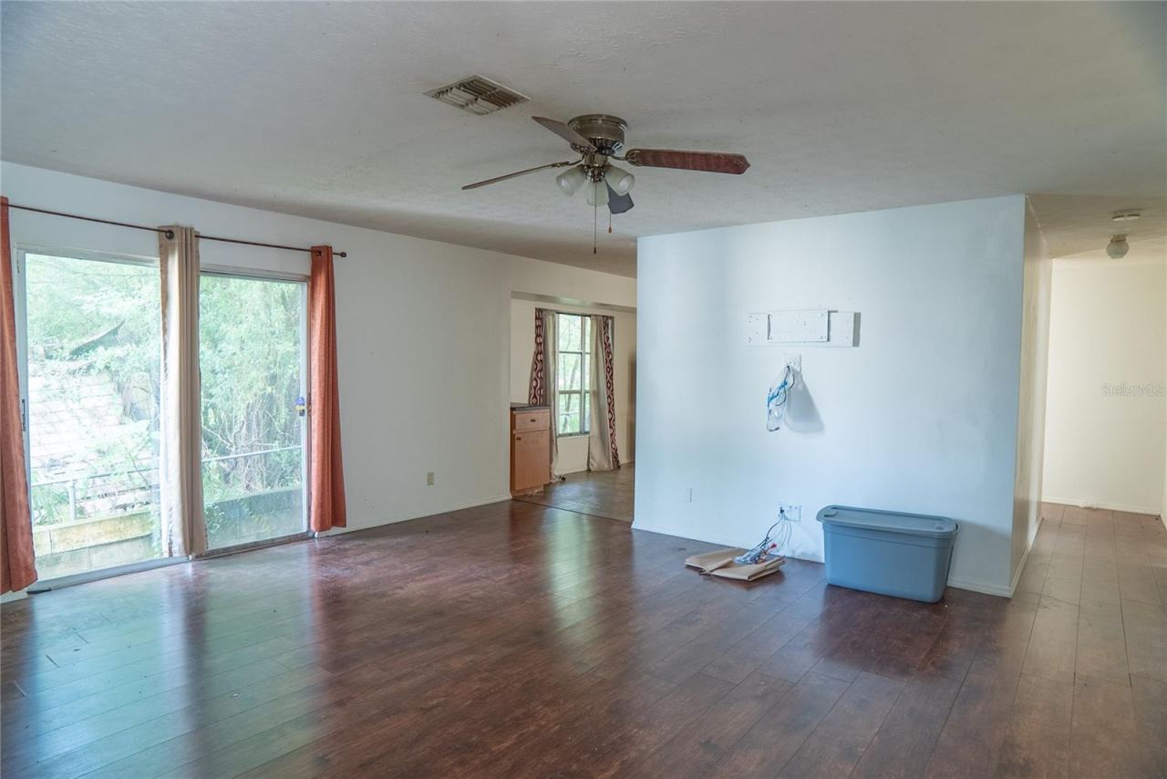 Photo 8 of 20: Living Room, Sliding doors inoperable do not open