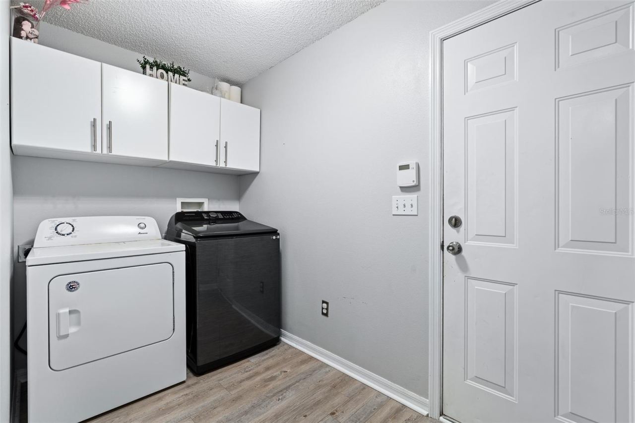 Photo 17 of 20: Indoor Laundry Room
