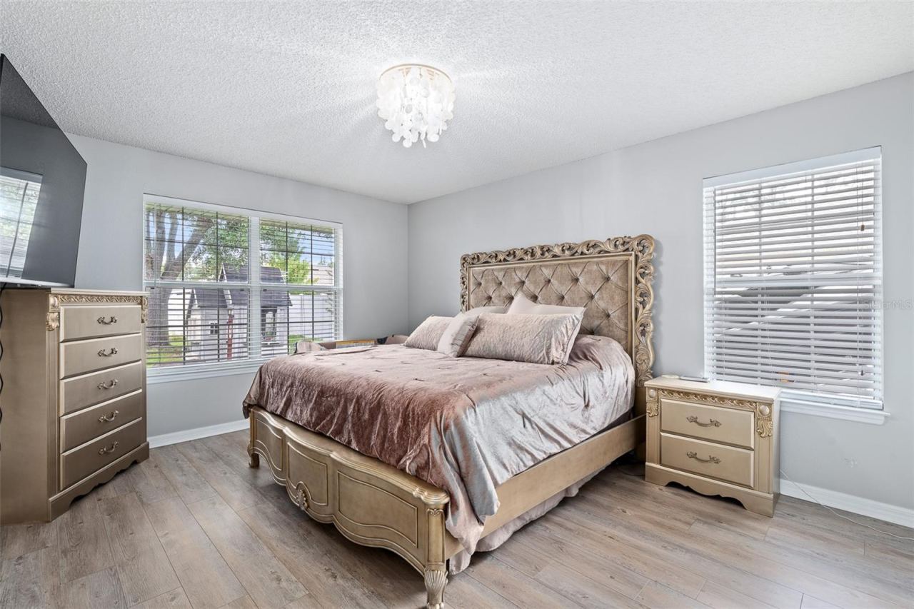 Photo 19 of 20: Spacious Primary Bedroom